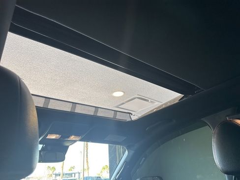 Used 2021 Nissan Titan PRO-4X w/ Pro-4x Convenience Package image 13