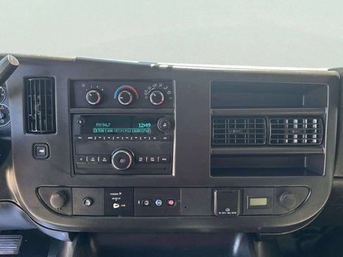 Used 2017 Chevrolet Express 3500 RWD image 21