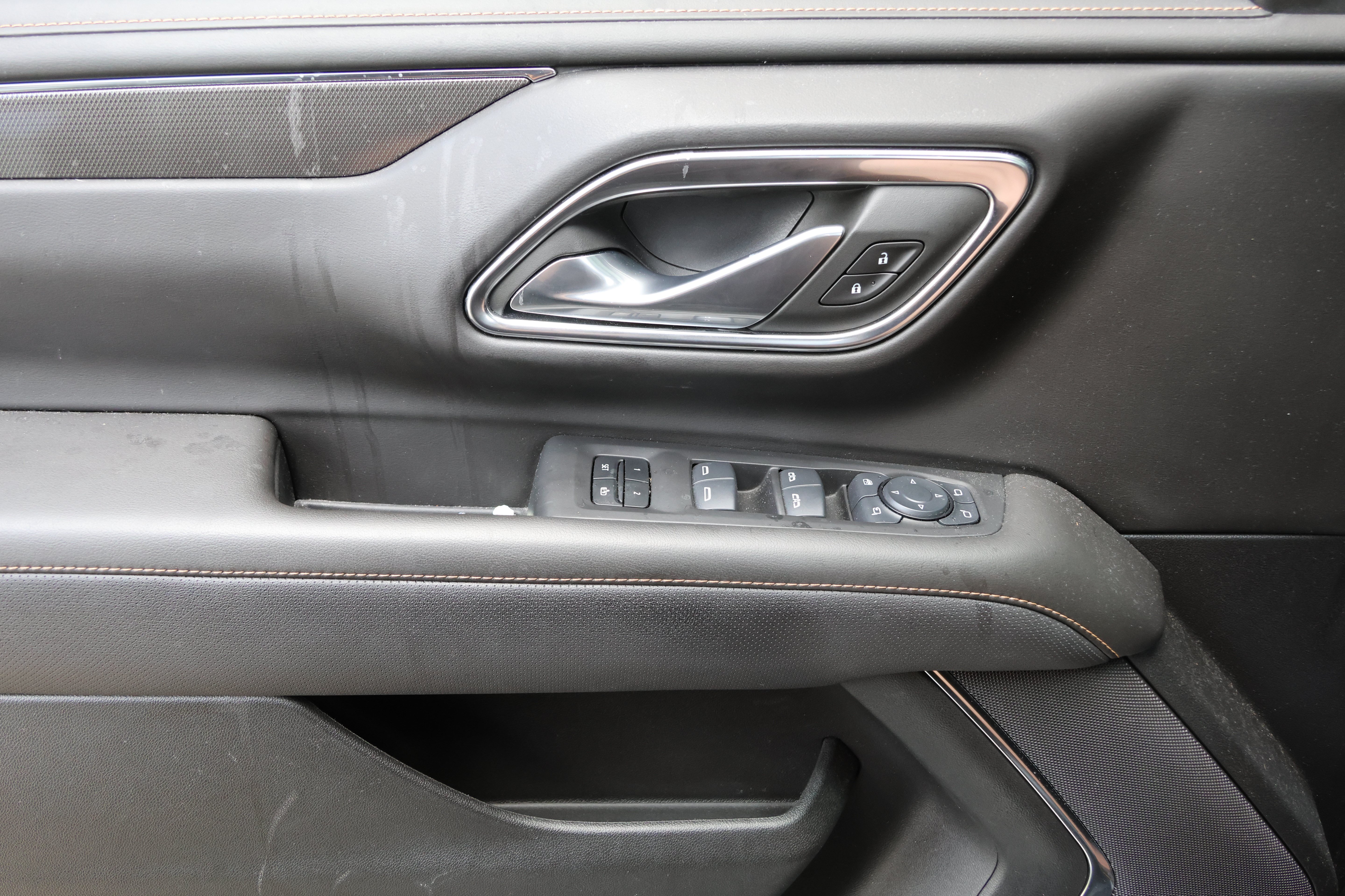 Used 2024 GMC Yukon AT4 w/ Technology Package AWD/4WD image 12