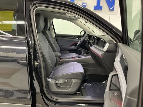 New 2026 Volkswagen Tiguan SE image 11