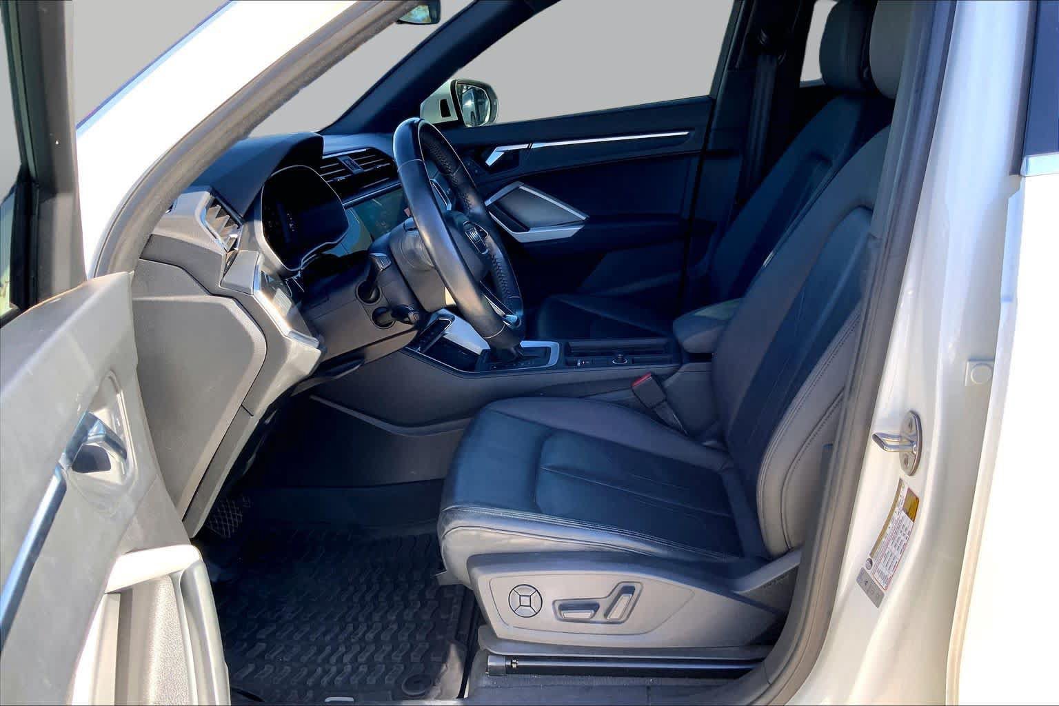 Used 2019 Audi Q3 2.0T Premium w/ Convenience Package AWD/4WD image 8