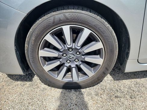 Used 2019 Toyota Sienna LE AWD/4WD image 12