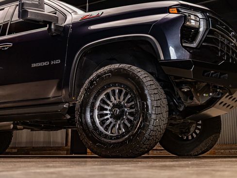 Used 2024 Chevrolet Silverado 3500 LTZ w/ LTZ Convenience Package image 15