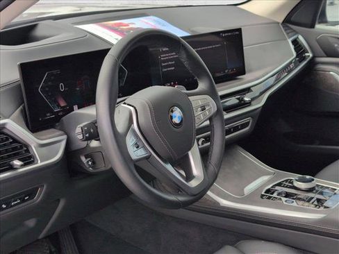 Used 2025 BMW X7 xDrive40i w/ Parking Assistance Package AWD/4WD image 10