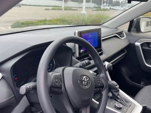 Used 2025 Toyota RAV4 XLE image 13