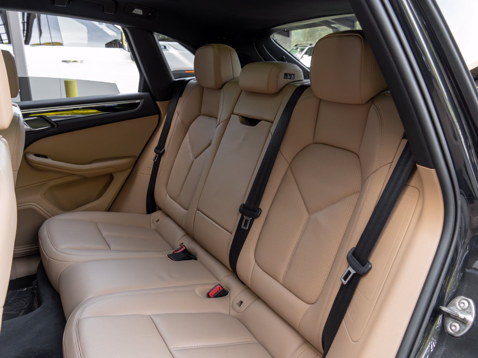 Certified 2023 Porsche Macan AWD/4WD image 45