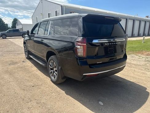 Used 2022 Chevrolet Suburban LT AWD/4WD image 10