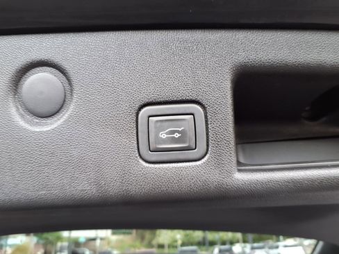 Used 2022 Chevrolet Equinox Premier image 20