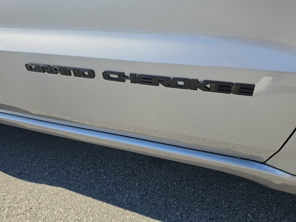 Used 2021 Jeep Grand Cherokee Laredo X AWD/4WD image 33