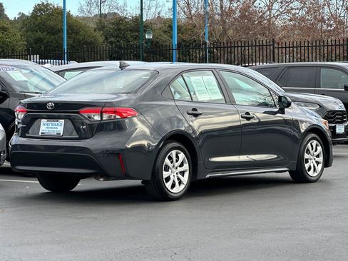 Used 2025 Toyota Corolla LE image 3