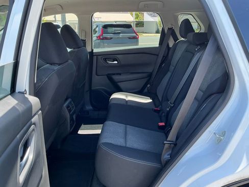 Used 2024 Nissan Rogue SV FWD image 23
