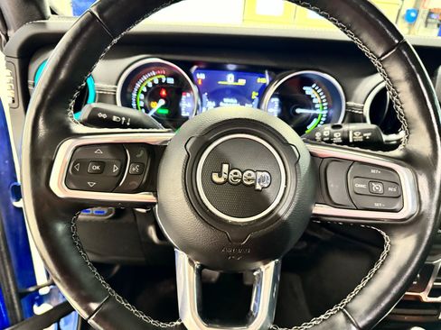 Used 2023 Jeep Wrangler Unlimited Sahara w/ Cold Weather Group AWD/4WD image 19