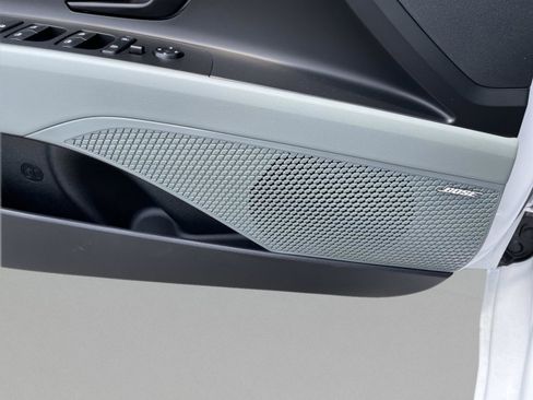 New 2025 Hyundai Elantra Limited image 26