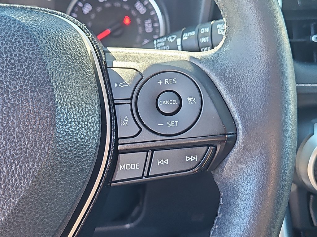 Used 2020 Toyota RAV4 XLE Premium AWD/4WD image 27