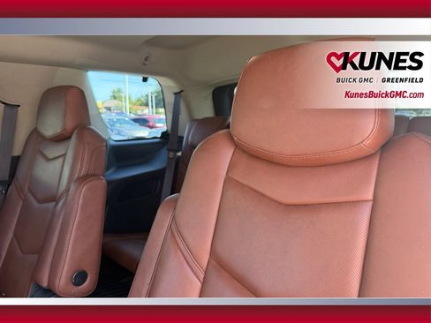 Used 2016 Cadillac Escalade Luxury AWD/4WD image 33