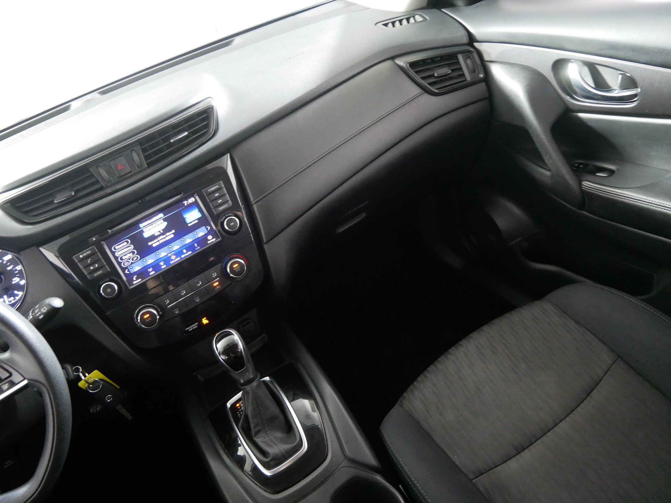 Used 2018 Nissan Rogue S AWD/4WD image 11