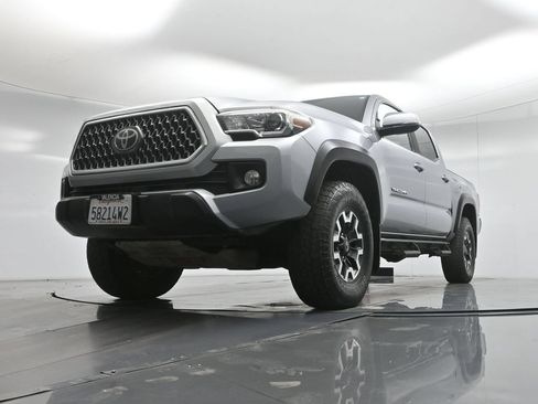 Used 2019 Toyota Tacoma TRD Off-Road w/ Technology Package AWD/4WD image 44