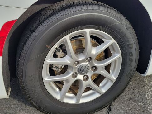 Certified 2024 Chrysler Pacifica Touring-L image 23