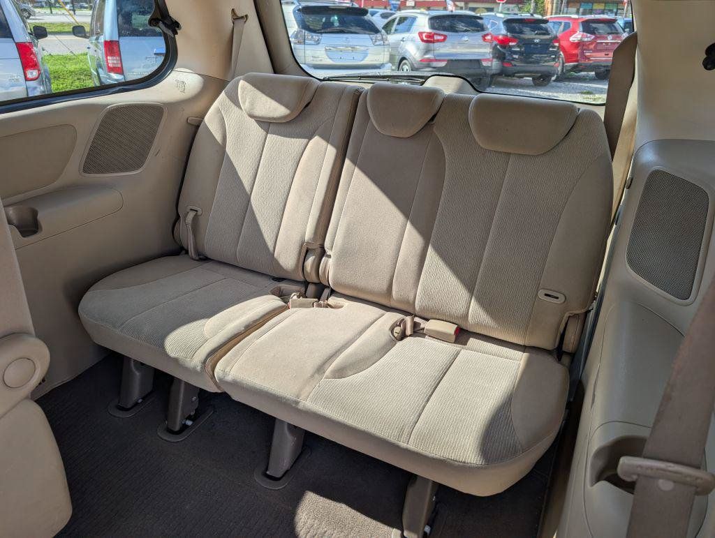Used 2010 Kia Sedona LX FWD image 11