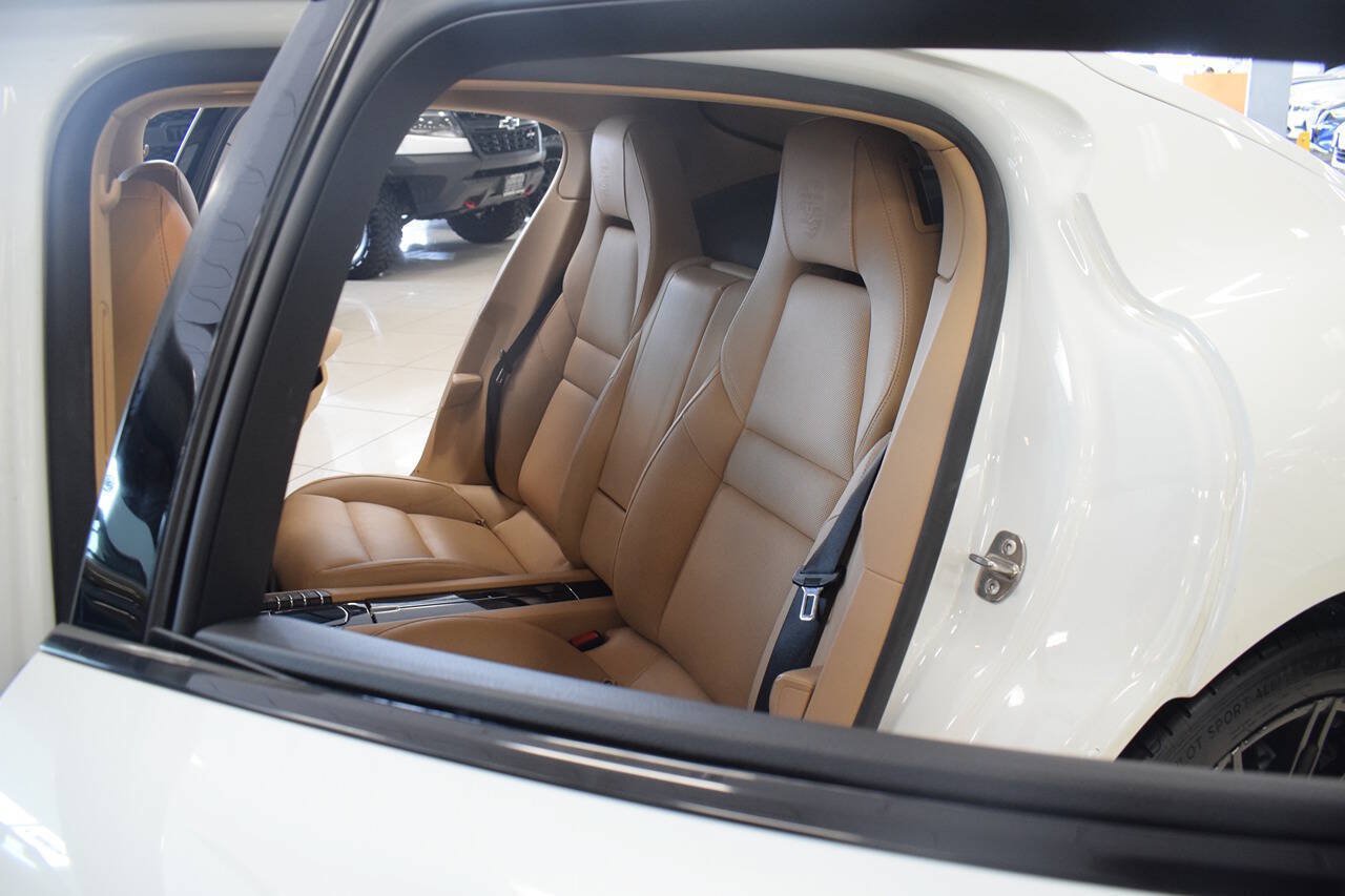 Used 2016 Porsche Panamera AWD/4WD image 37