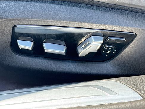 Used 2019 BMW 750i xDrive w/ Executive Package AWD/4WD image 25