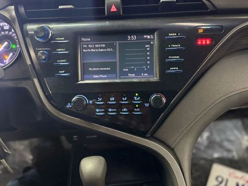 Used 2019 Toyota Camry LE image 19