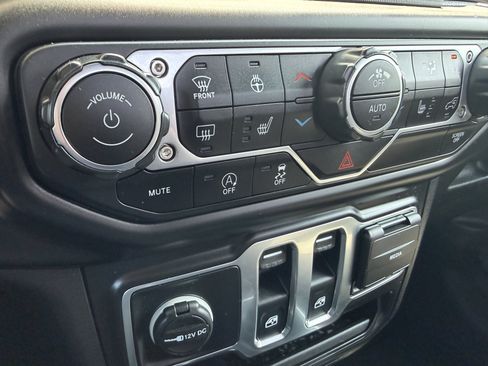 Used 2021 Jeep Wrangler Sport AWD/4WD image 11