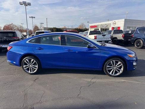 Used 2025 Chevrolet Malibu LT image 2