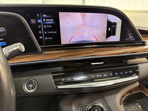 Used 2021 Cadillac Escalade Premium Luxury image 20