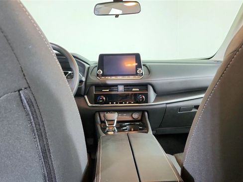 Used 2024 Nissan Rogue SV FWD image 13