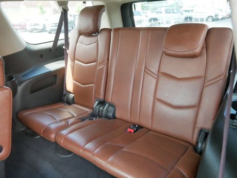 Used 2016 Cadillac Escalade ESV Luxury AWD/4WD image 21