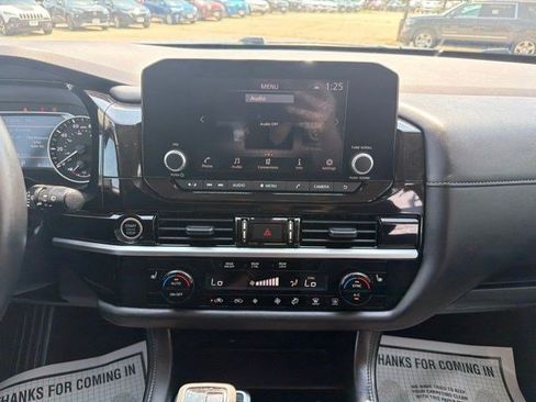 Used 2024 Nissan Pathfinder SV FWD image 23