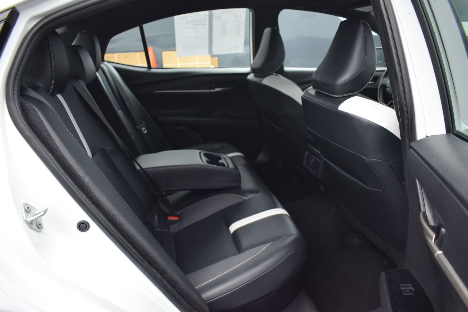 Used 2025 Toyota Camry SE FWD image 11
