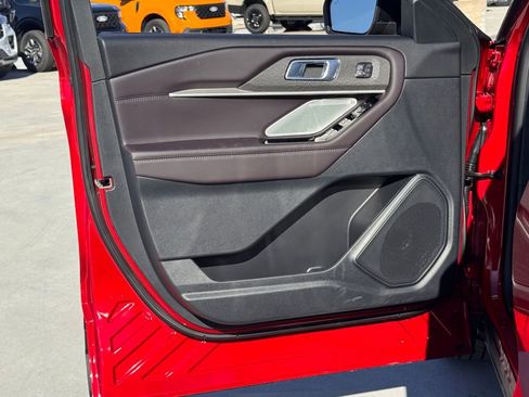 New 2026 Ford Explorer Platinum image 16