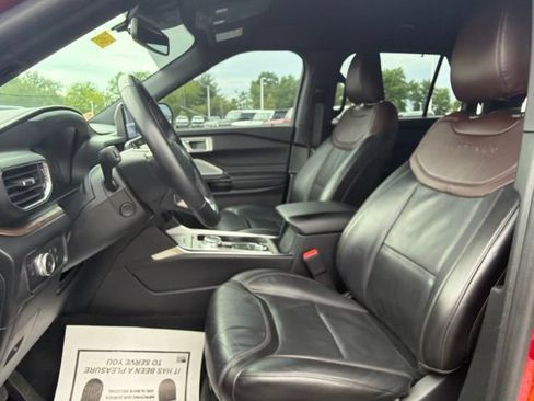 Used 2022 Ford Explorer Platinum w/ Equipment Group 601A AWD/4WD image 29