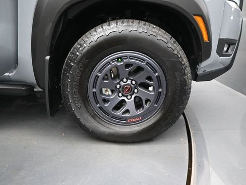 Used 2025 Nissan Frontier PRO-4X image 19