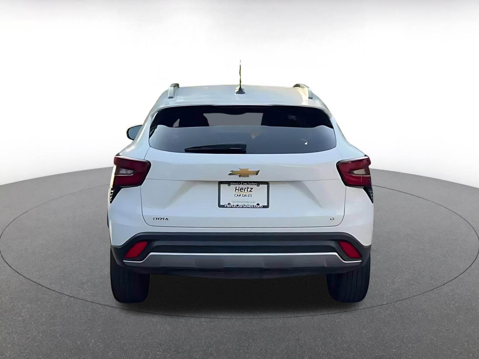Used 2025 Chevrolet Trax LT FWD image 12