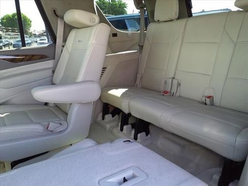 Used 2021 Cadillac Escalade Premium Luxury Platinum AWD/4WD image 10