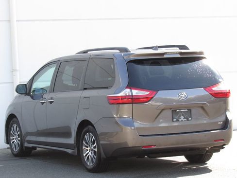 Used 2018 Toyota Sienna XLE w/ XLE Navigation Package FWD image 5