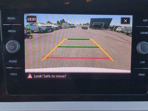 Used 2025 Volkswagen Taos SE FWD image 17