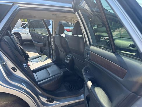 Used 2017 Subaru Outback 2.5i Limited AWD/4WD image 11
