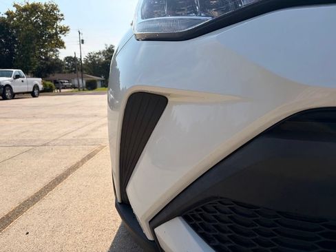 Used 2020 Toyota C-HR LE FWD image 16
