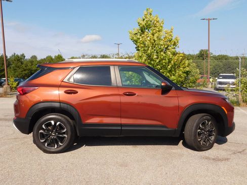 Used 2021 Chevrolet TrailBlazer LT w/ Convenience Package AWD/4WD image 3