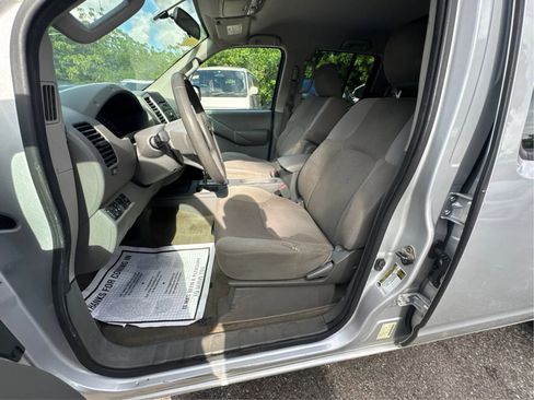 Used 2012 Nissan Frontier SV AWD/4WD image 10