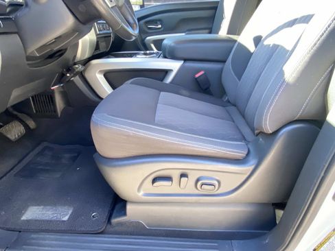 Used 2021 Nissan Titan SV w/ SV Convenience Package image 22