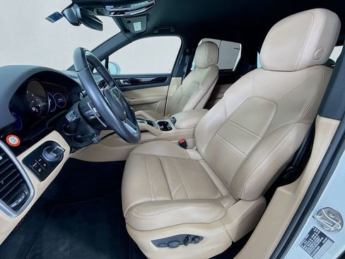 Certified 2023 Porsche Cayenne image 5