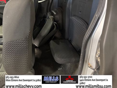 Used 2015 Nissan Frontier SV w/ SV Value Truck Package AWD/4WD image 12