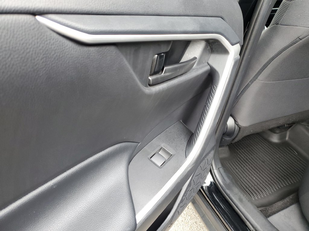 Used 2020 Toyota RAV4 LE FWD image 12