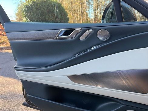 Used 2023 Genesis G80 image 13