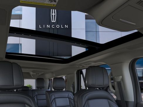 New 2026 Lincoln Navigator L Reserve AWD/4WD image 22